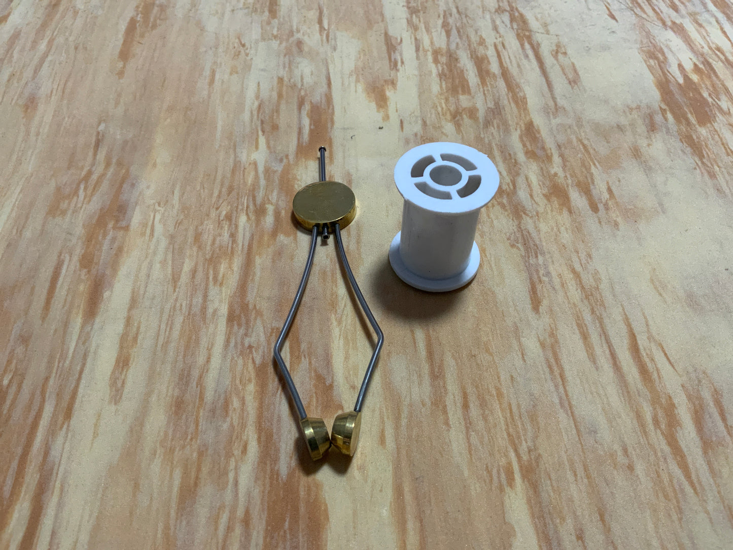 Generic bobbin threader